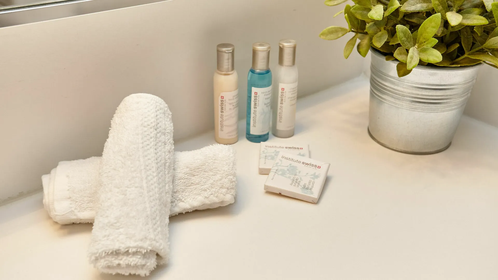 Atlas Suites - Yorkville Furnished Apartments Toronto Canada